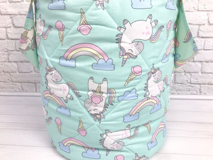 Красиві та практичні кошики для зберігання дитячих іграшок, організовуючи простір у дитячій кімнаті