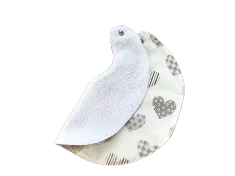 Яскраві дитячі непромокаючі слюнявчики для годування та захисту одягу