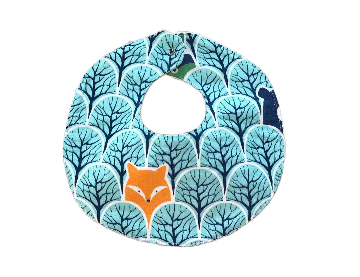 Яскраві дитячі непромокаючі слюнявчики для годування та захисту одягу