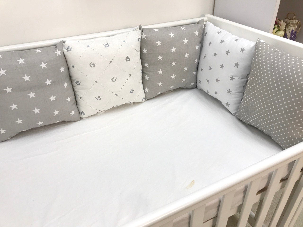 Бортики набори - Комплект м'яких та безпечних бортиків для дитячого ліжечка, що забезпечує захист та комфорт немовляті."