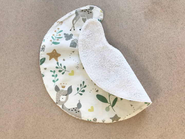 Яскраві дитячі непромокаючі слюнявчики для годування та захисту одягу