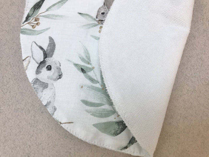 Яскраві дитячі непромокаючі слюнявчики для годування та захисту одягу