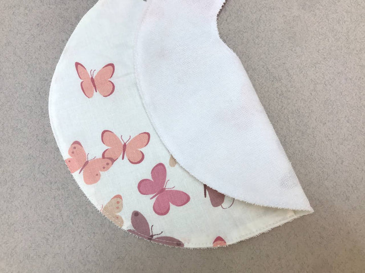 Яскраві дитячі непромокаючі слюнявчики для годування та захисту одягу