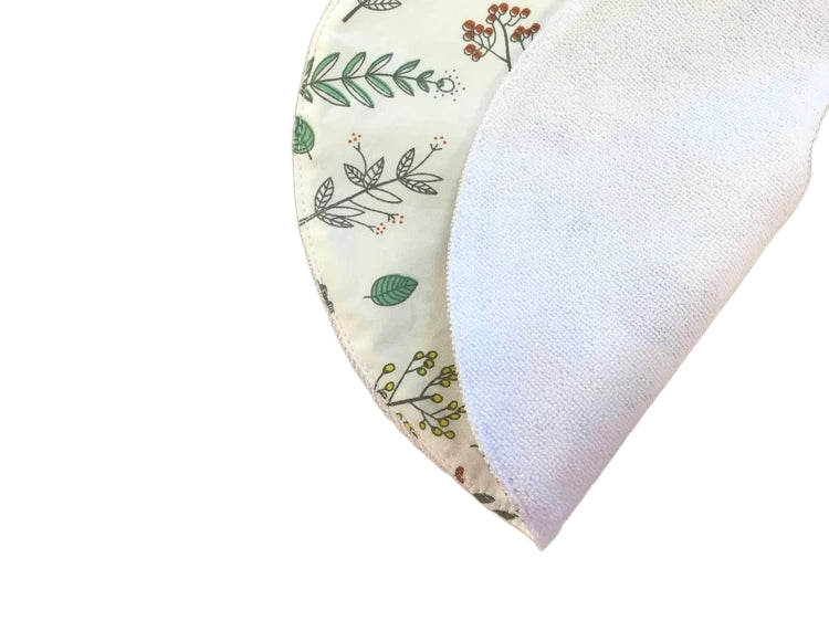 Яскраві дитячі непромокаючі слюнявчики для годування та захисту одягу