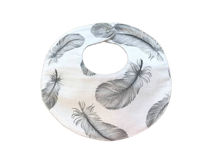 Яскраві дитячі непромокаючі слюнявчики для годування та захисту одягу