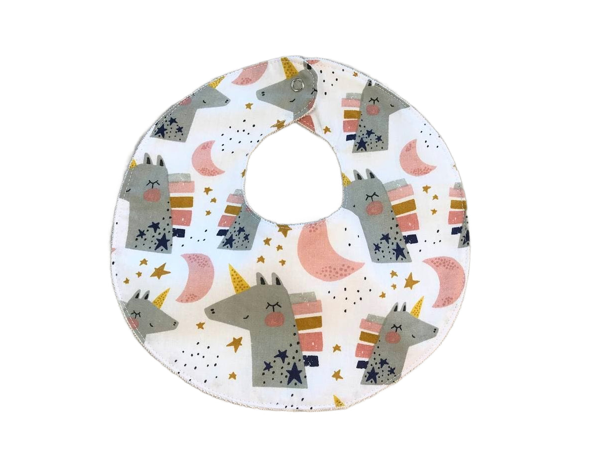 Яскраві дитячі непромокаючі слюнявчики для годування та захисту одягу