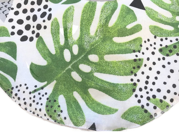 Яскраві дитячі непромокаючі слюнявчики для годування та захисту одягу