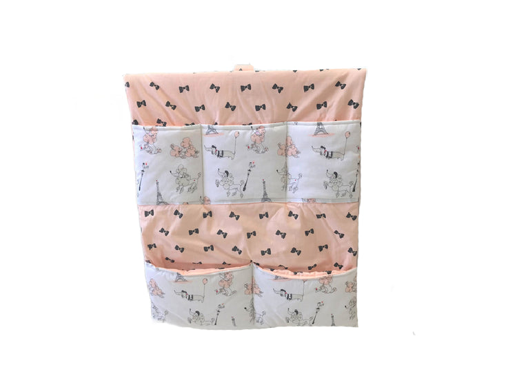 Органайзери на ліжечко — зручні та практичні рішення для зберігання дитячих речей біля спального місця малюка.