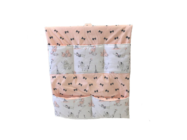 Органайзери на ліжечко — зручні та практичні рішення для зберігання дитячих речей біля спального місця малюка.