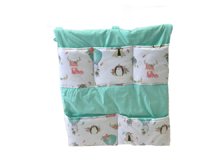 Органайзери на ліжечко — зручні та практичні рішення для зберігання дитячих речей біля спального місця малюка.