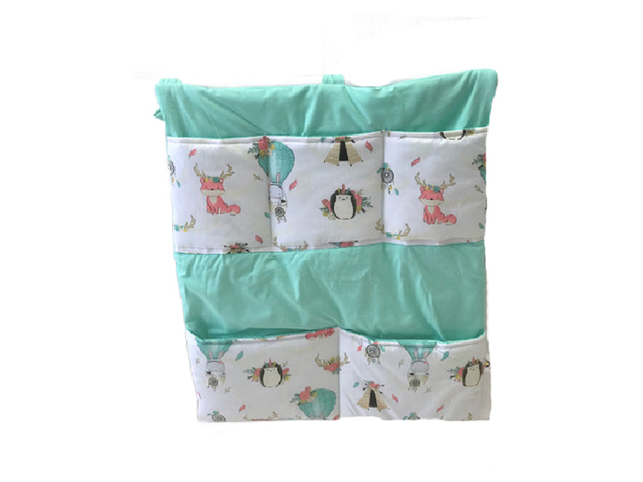 Органайзери на ліжечко — зручні та практичні рішення для зберігання дитячих речей біля спального місця малюка.