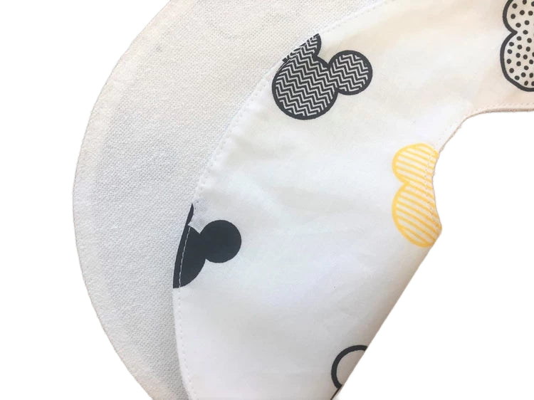 Яскраві дитячі непромокаючі слюнявчики для годування та захисту одягу