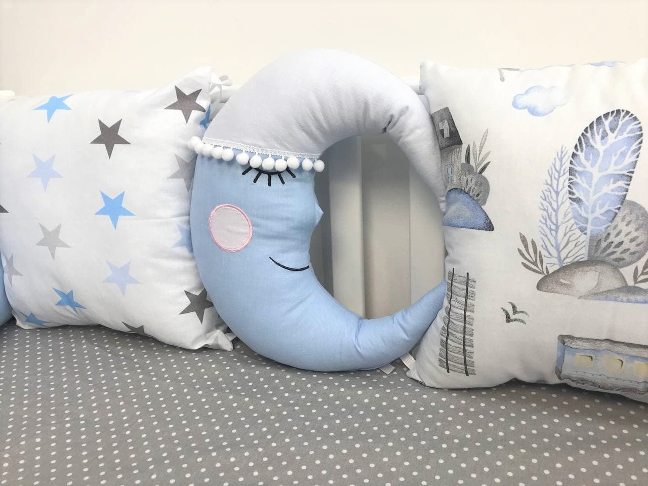 Бортики набори - Комплект м'яких та безпечних бортиків для дитячого ліжечка, що забезпечує захист та комфорт немовляті."