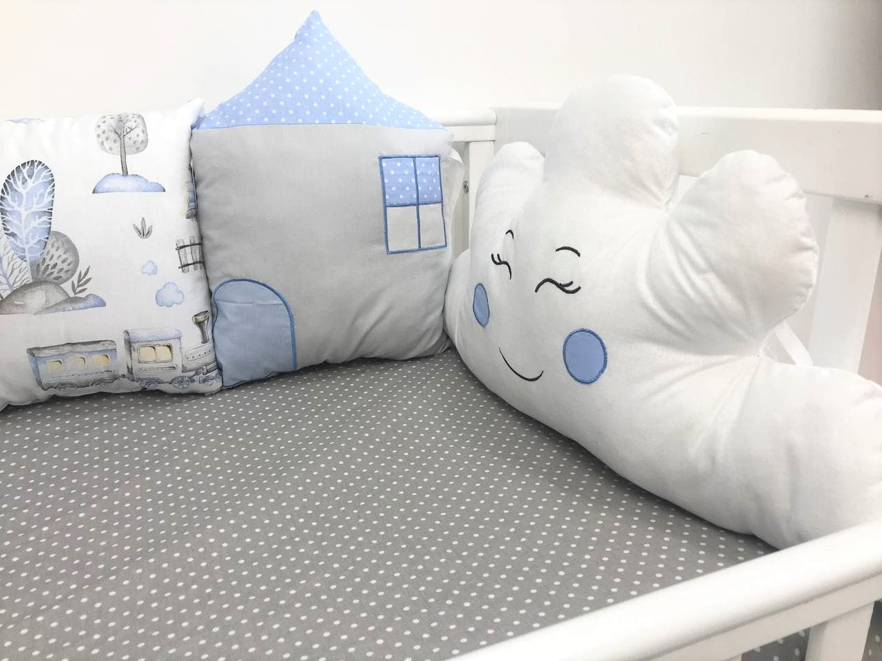 Бортики набори - Комплект м'яких та безпечних бортиків для дитячого ліжечка, що забезпечує захист та комфорт немовляті."