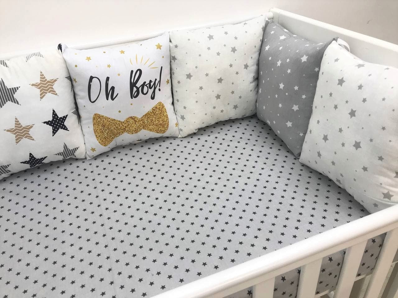 Бортики набори - Комплект м'яких та безпечних бортиків для дитячого ліжечка, що забезпечує захист та комфорт немовляті."