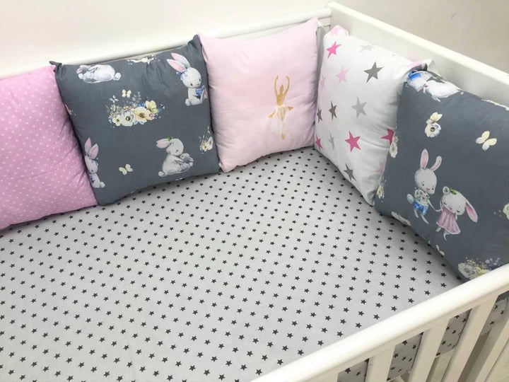 Бортики набори - Комплект м'яких та безпечних бортиків для дитячого ліжечка, що забезпечує захист та комфорт немовляті."