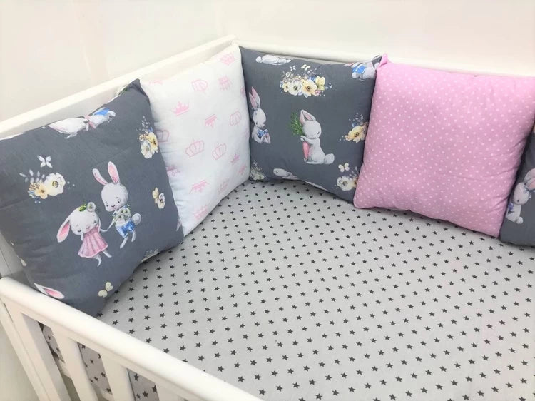 Бортики набори - Комплект м'яких та безпечних бортиків для дитячого ліжечка, що забезпечує захист та комфорт немовляті."