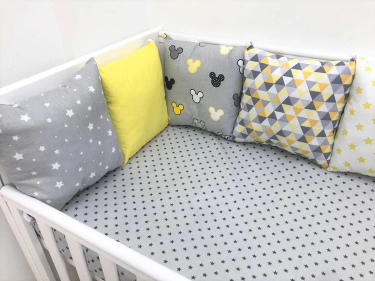 Бортики набори - Комплект м'яких та безпечних бортиків для дитячого ліжечка, що забезпечує захист та комфорт немовляті."